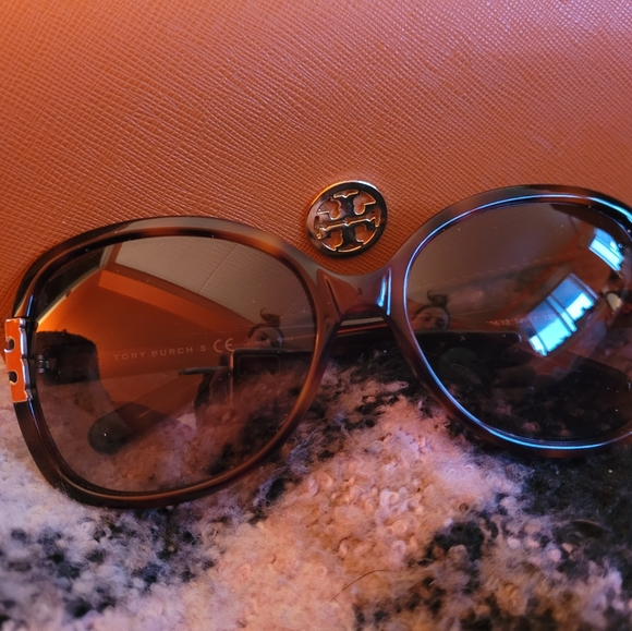 Sunglasses - Picture 2 of 5